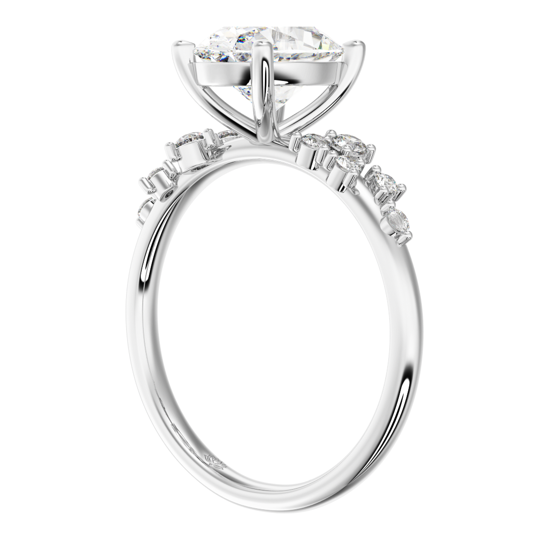 Calliope Étoile Oval Cut Diamond Band